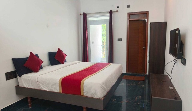LA FLORA GEMSTONE RESORTS