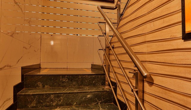 LA Hotel Metro in Mumbai