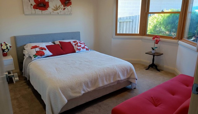 Lakes Guest House: Unit with private entrance sleeps 8 in Lakes Entrance