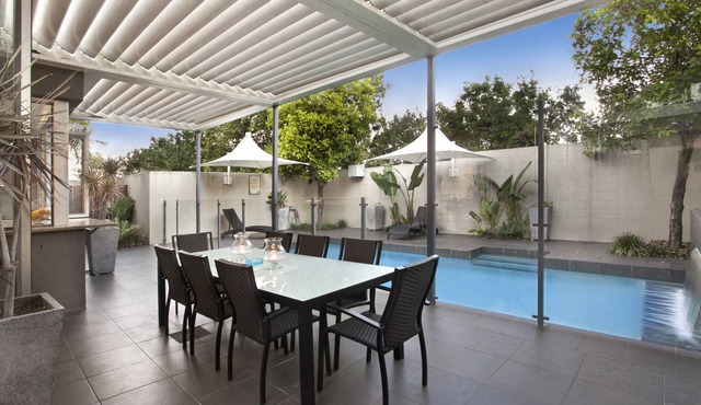 Lambert House at Kangaroo Point - Close to the CBD. Pet and family friendly in KangarooPoint