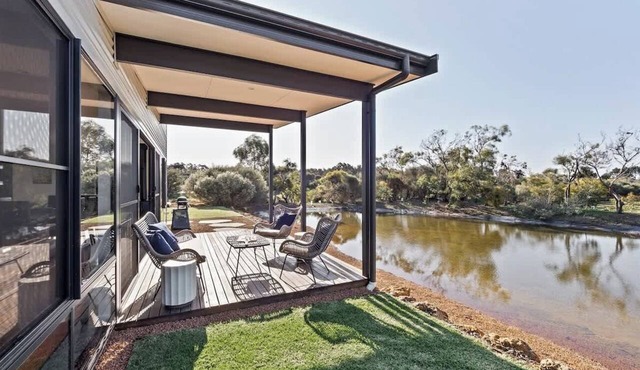 Lang Chalet—Vineyard Bliss on the Waterfront in Busselton