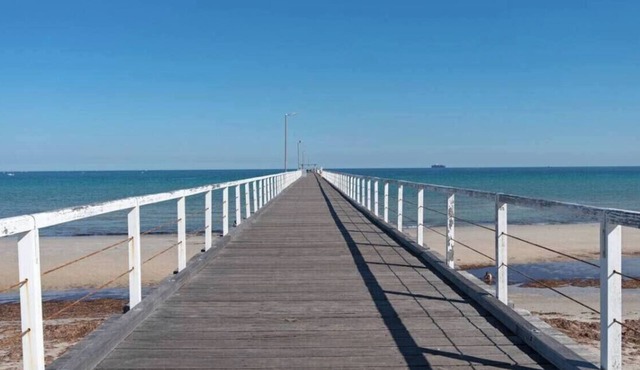 Largs Bay Beachside House - Beach - Wifi in Largs Bay
