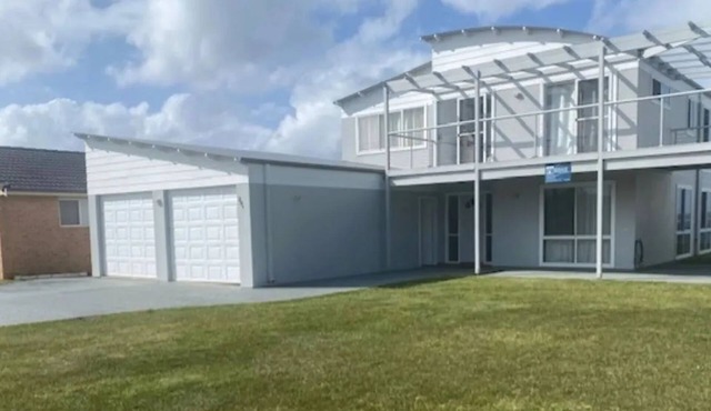 Le Vista – captivating family retreat with breath taking water views in Culburra Beach