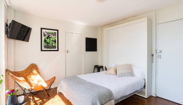 Leafy Paddington Studio with Harbour Views in Sydney