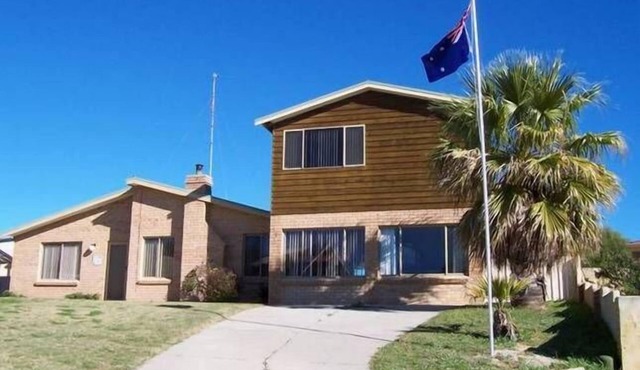 Ledge Point Beach House STRA6043N5EPUULDn6 minutes walk to the Ocean in Ledge Point