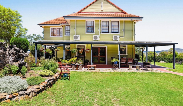 Lemon grove retreat country house in Meringandan West