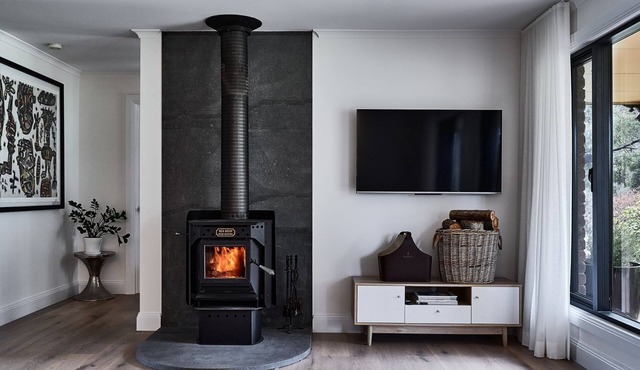 Leonards Hill House ~ Daylesford Region ~ Sleek farm stay style accommodation in Leonards Hill