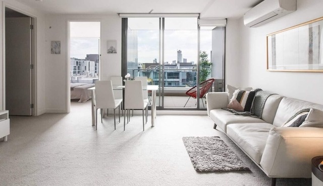 Light Filled Modern Escape in a Prime Location in Windsor