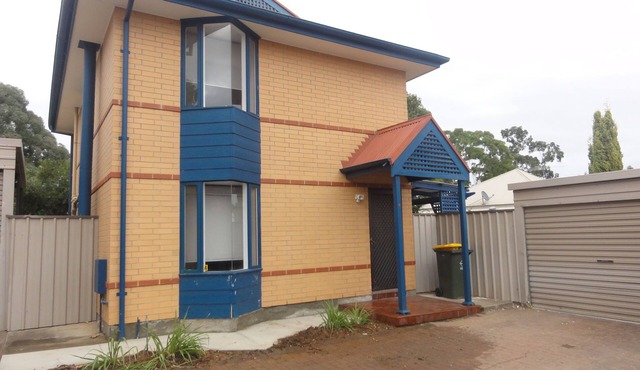 Location, Location, Location and a comfy space townhouse all in one in Brompton