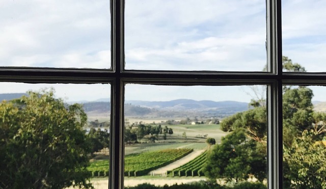 Loft Over The Vines - private relaxing escape in Richmond TAS