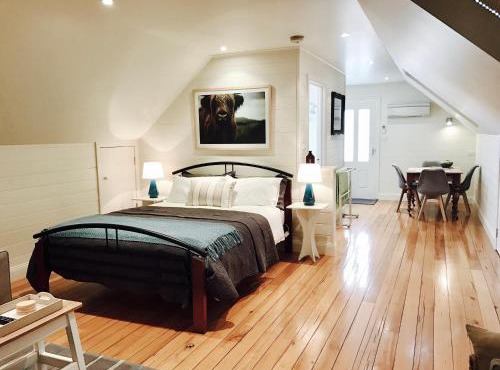 Loft Over The Vines in Richmond