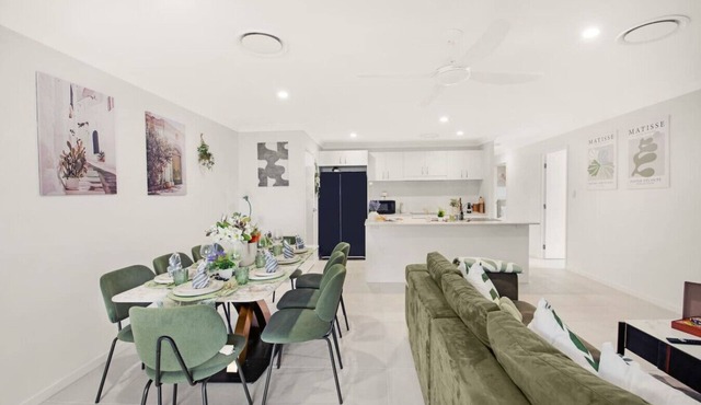 Logan Reserve house/Near Shopping/AC& Parking in Logan Reserve