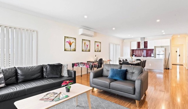 Looking for a spacious home your family or staff will love? This is it! Free, easy parking and simple, straight forward, keyless check in! Linen hire and air-conditioning (heating & cooling) included! in Athelstone