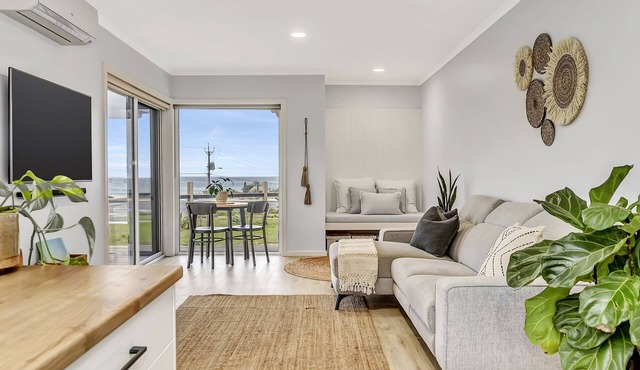Lovingly crafted beachfront villa in Aldinga Beach