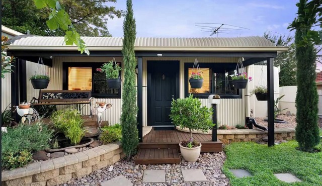 Lucky 13 Retreat - Garden View and Close to CBD in Windsor Gardens