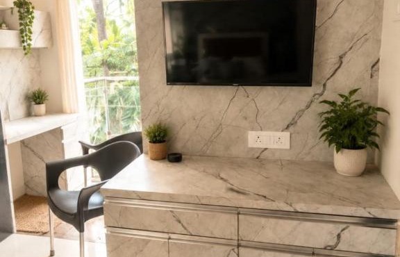 LuxeBnb - The Olive Maple Room in Pune