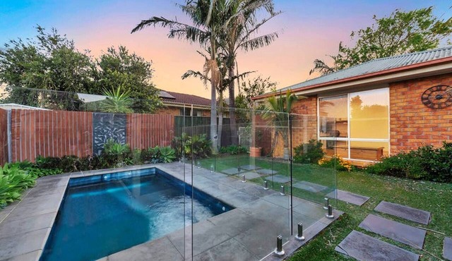 Luxurious Garden Getaway in Cranbourne East, Australia in Cranbourne East