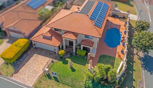 Luxury 5-Bedroom Beachfront Property with Pool in Thornlands