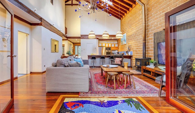 Luxury Bush Retreat- Sleeps 12- Near Beach & Town- Super Winter & Spring Special in Burnside Margaret River