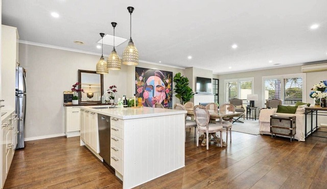 Luxury Golf Course Retreat with Scenic Views in Point Cook