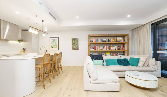 Luxury Griffith Retreat steps from Iconic Manuka in Griffith