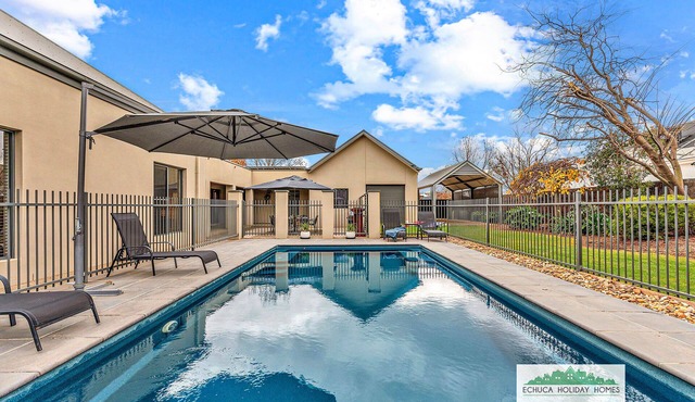Luxury Home with Pool | Murray River | 4BR in Moama