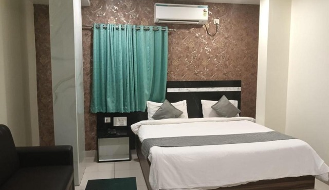 LUXURY HoTEL MADHAVI ELITE"s in Guntūr