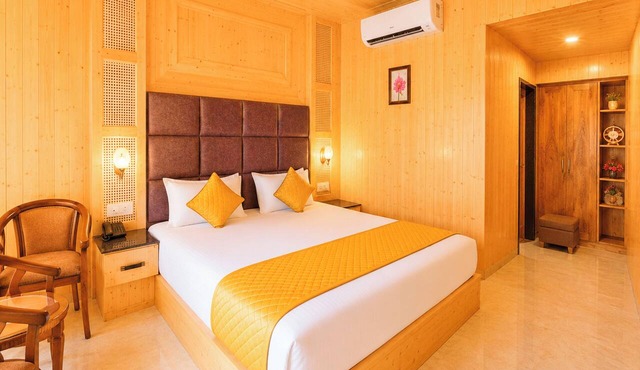 Luxury Hotel S-D-K in Jakholi