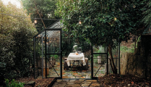 Luxury Treetop Escape with a Garden glasshouse in Kalorama