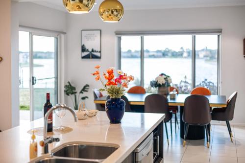 Luxury Waterfront Villa in Sanctuary Lakes in Point Cook