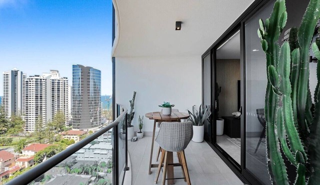 Lv 14 Stunning 2 Brm Apt with Skyline Views in Broadbeach
