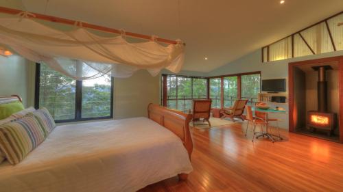 Lyola Pavilions in the Forest in Maleny
