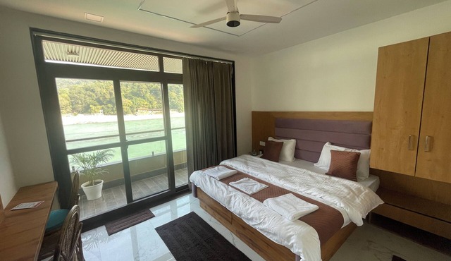 Maayaa inn by Ganges in Rishikesh