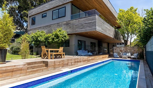 Majestic McCrae Luxury Pool Views to the Bay in McCrae