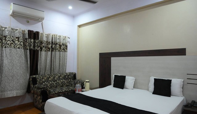 Mansarovar Hotel & Banquets