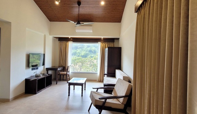 Mastiff Grand La Villae Resort in Mawal