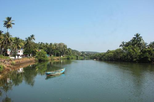 Mayonna Creek Side in Baga