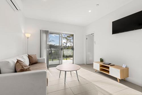 Modern 1 Bed Apartment - 6 Min Walk to Callala Beach in Callala Beach