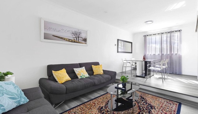 Modern 3BR Home Free parking Patio Workspace in Werrington