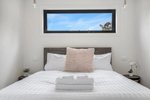 Modern and Scenic Valley Escape in Richmond