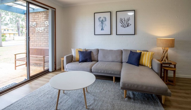 Modern Beachside Comfort 3 Minutes to the Beach in Surf Beach