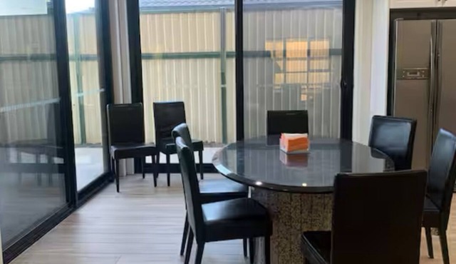 Modern comfortable shared house in Springvale