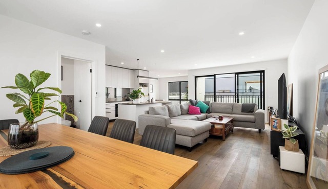 Modern Highton Hideaway – Quiet Townhouse Comfort in Highton
