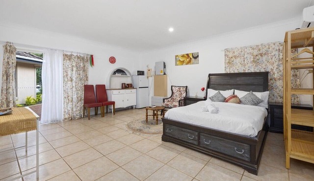 Modern Minimalist Studio｜Private Entry｜Daisy Hill in Daisy Hill
