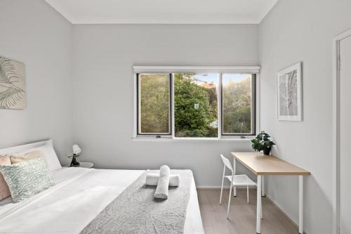 Modern Private Double Room - Centrally Located - Shared Bathroom in Sydney