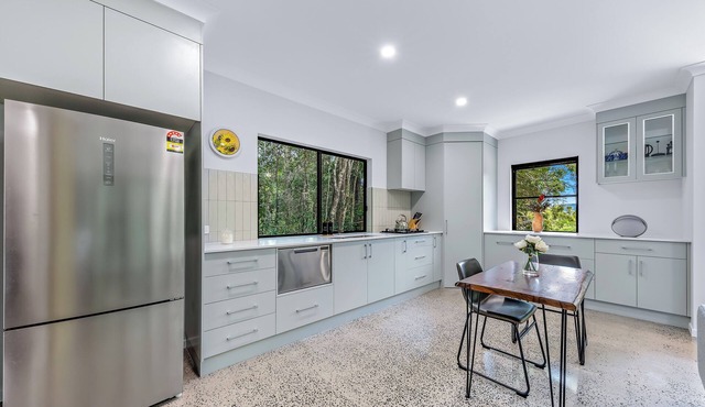 Moondance Escape is a unique, secluded retreat yet only 15mins from Airlie Beach in Strathdickie