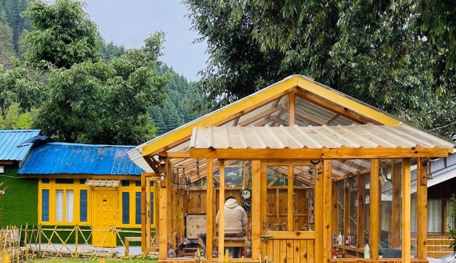 Moonlight huts camps in Kulu