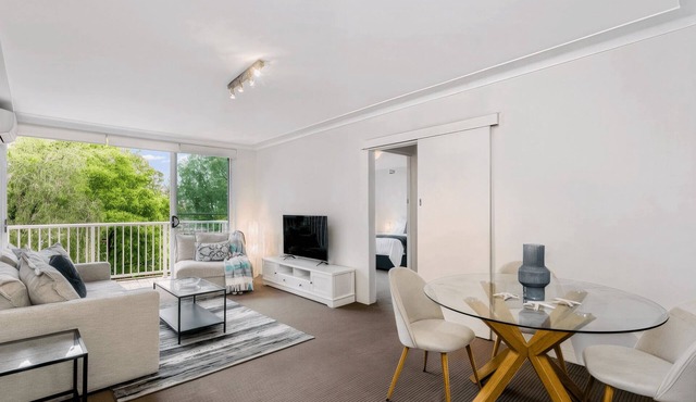 Mosman - PUNCH- Punch Street - Sunny Top-Floor 2BR with Balcony, Leafy Views Garage Near Balmoral Beach in Mosman