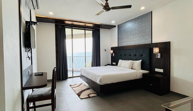 MOUNTAIN BREEZE RESORT