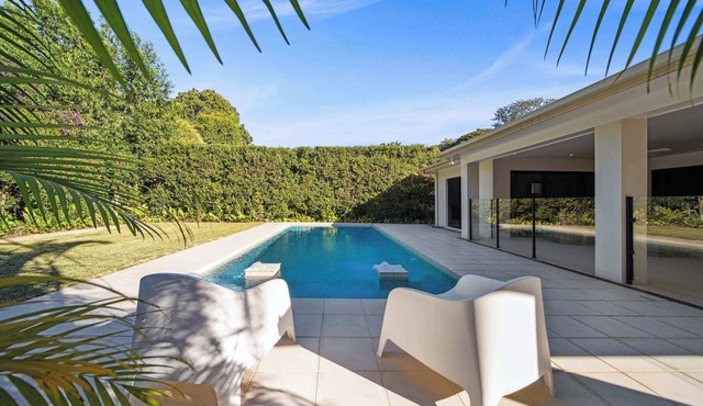 Mountaintop Pool Retreat: The Ideal Family Escape in Mooloolaba Region